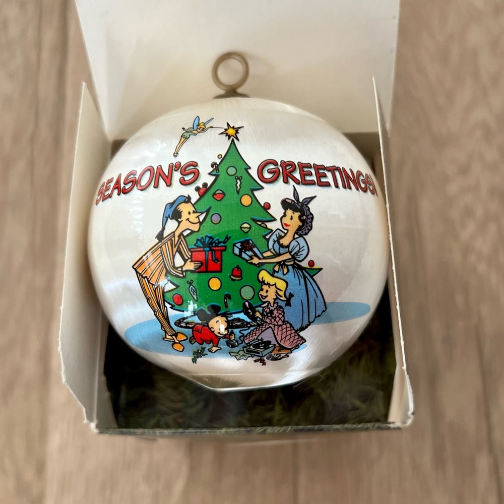1996 Disney Family Holiday Party Satin Ornament Cast Member‎ Exclusive